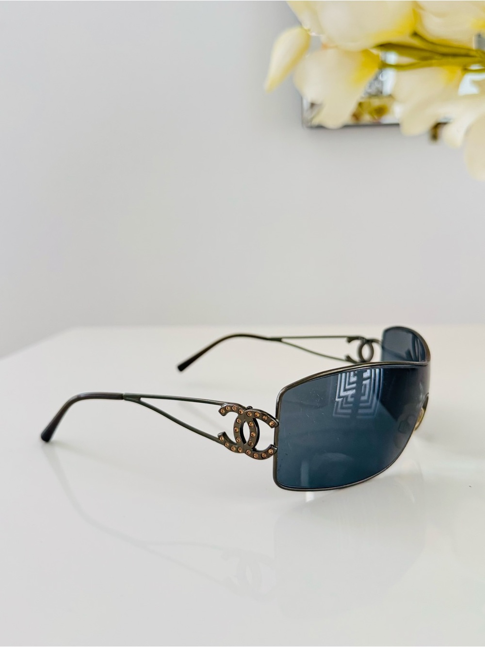 RARE 🍒 Vintage Authentic Chanel rhinestone CC sunglasses ✨